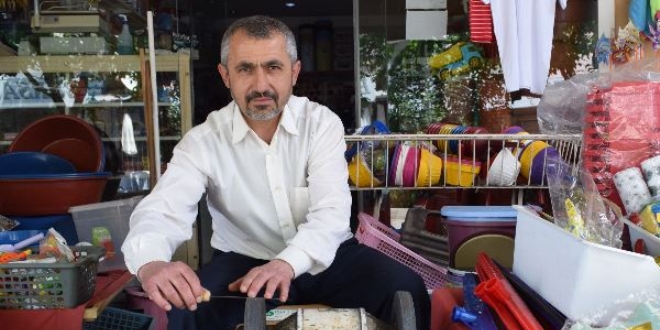 Kazancının hepsini Mehmetçik Vakfı'na yatırıyor