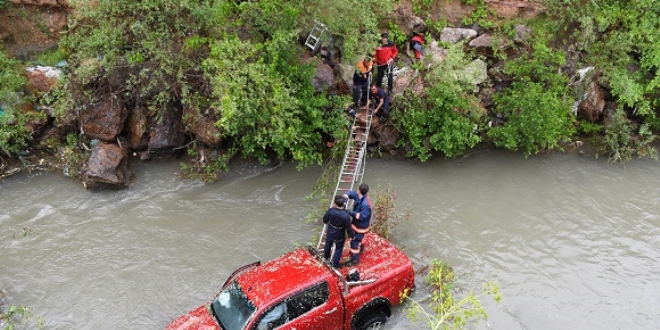 Kamyonet Har�it �ay�'na d��t�: 2 yaral�