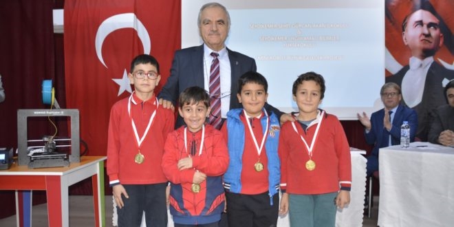 İlkokul öğrencileri robotlarını yarıştırdı