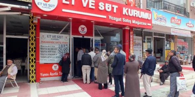 Ramazan öncesi ucuz et kuyruğu