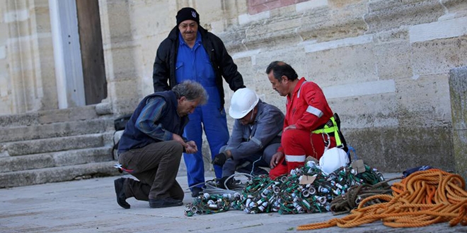 'Son mahyacı' minarelerin süsünü ramazana hazırladı