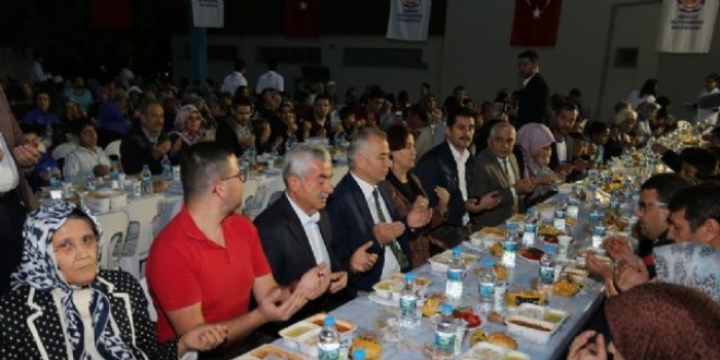 İftar sofrasına en geç Edirneliler oturacak