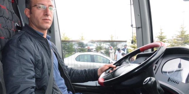 Hakimle tartışan servis şoförüne 1 gün gözaltı