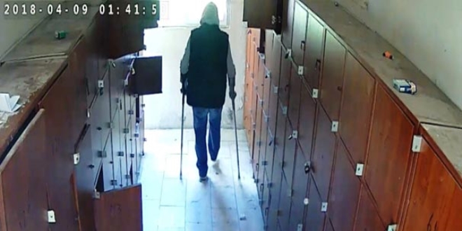 Engelli kılığında girdiği cezaevini soydu