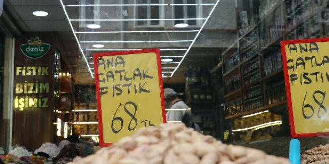Antep fıstığının fiyatı arttı, satış azaldı