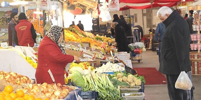 Pazarda hem satıcı hem alıcı fiyatlardan şikayetçi