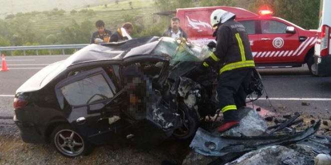 Ak Parti'yi zen trafik kazas: 2 kii hayatn kaybetti