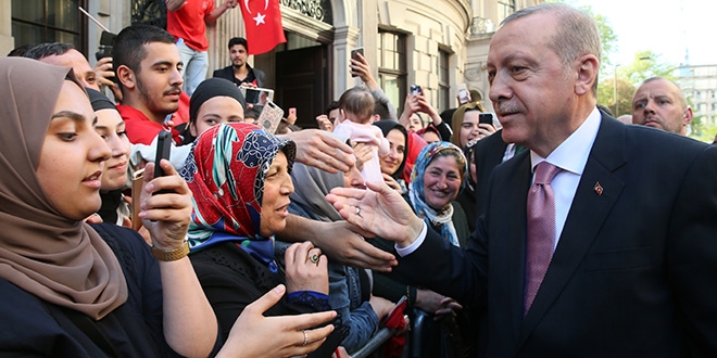 Cumhurbaşkanı Erdoğan'a Londra'da sevgi seli