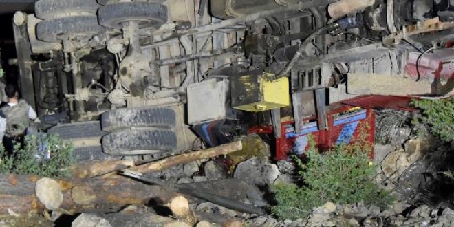 Gümüşhane'de trafik kazası: 1 ölü, 3 yaralı