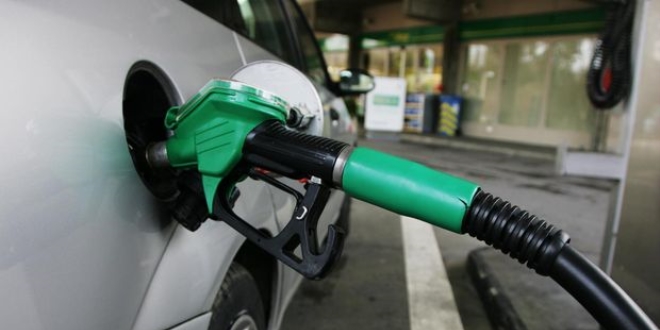 Benzin ve motorine yeni zam gündemde
