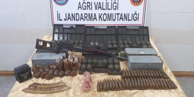 Ağrı Dağı'nda PKK sığınağında 61 el bombası ele geçirildi