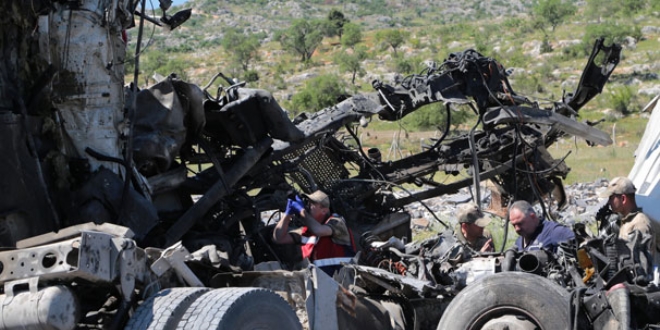 TIR'lar kafa kafaya �arp��t�: 2 �l�