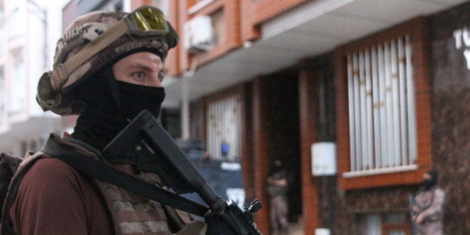 Helikopter destekli polis operasyonunda g�zalt�lar yap�ld�