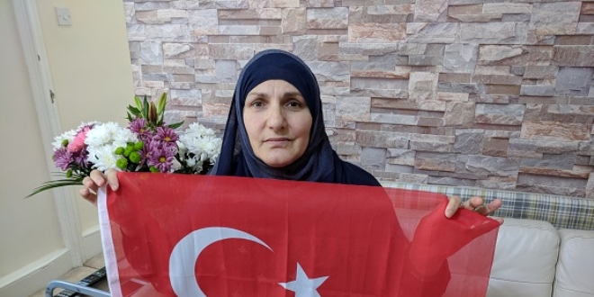 Türk Bayrağını vermeyen o kadın konuştu: Bayrak namustur