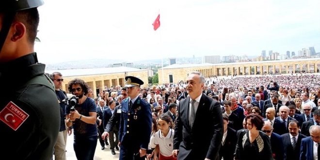 TED, 15 bin kişiyle Anıtkabir'de