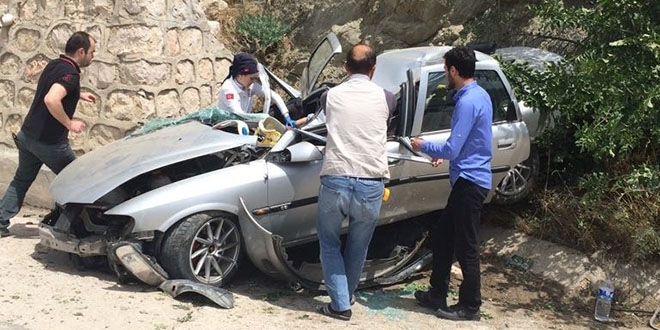 Uzman çavuş'un kullandığı otomobil kaza yaptı: 4 yaralı