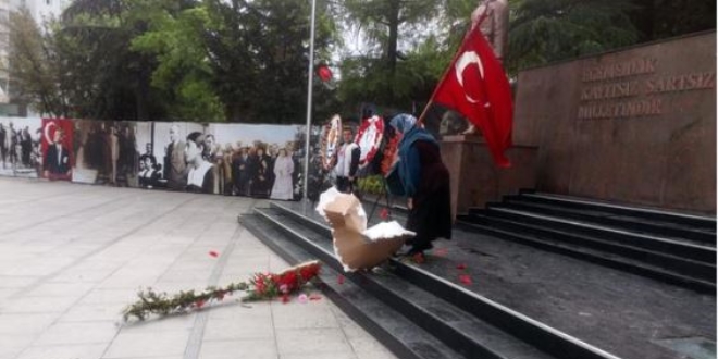 HDP çelengini parçaladı, CHP çelengini devirdi