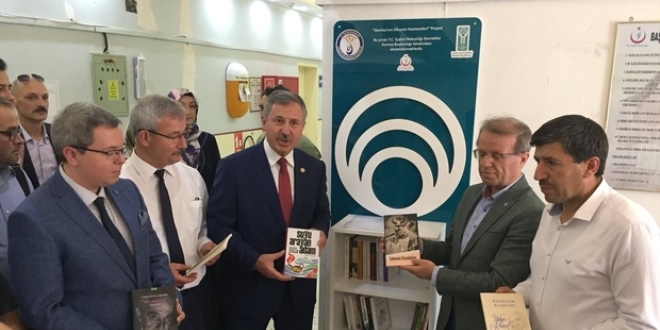 115 kliniğe 115 kitaplık kazandırıldı