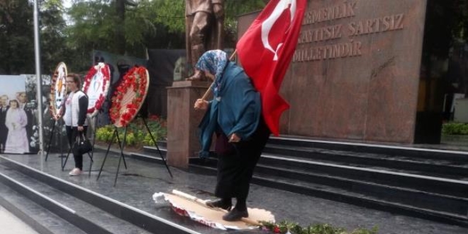 HDP çelengini kırıp, CHP çelengini deviren yaşlı kadın serbest bırakıldı