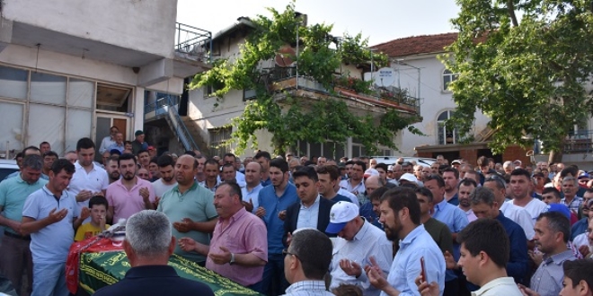 Havuza d���p bo�ulan anneanne ve torunu defnedildi