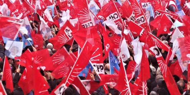 CHP'de milletvekillerinin yarya yakn liste d kald