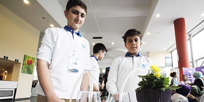 Genç mucitler çiçek sulama robotu yaptı