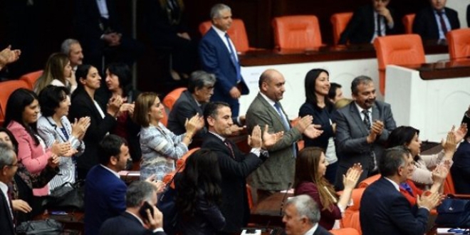 HDP'de milletvekillerinden 25'i liste d kald