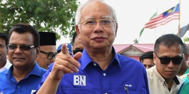 Malezya'da bakan maa�lar� d���r�l�yor