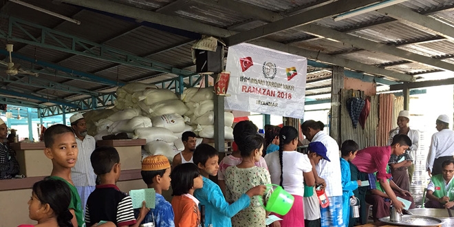Arakan'da kalan son Müslümanlara Ramazan yardımı