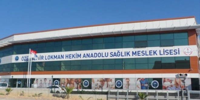 Ulaşım kartını evde unuttuğu için tellerden atlamış