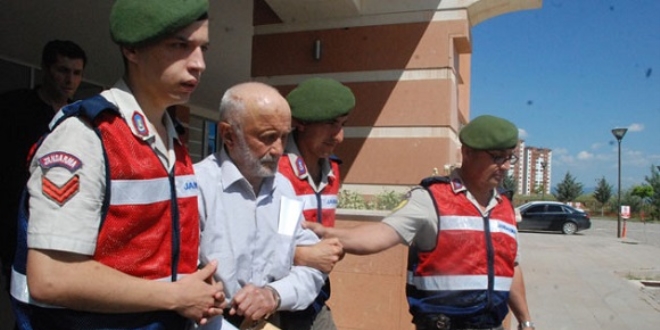 Oğlu ve torununu öldüren 85'lik sanık, hakim karşısına çıktı