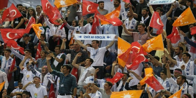 AK Parti'den gençlere hayatın her alanında destek
