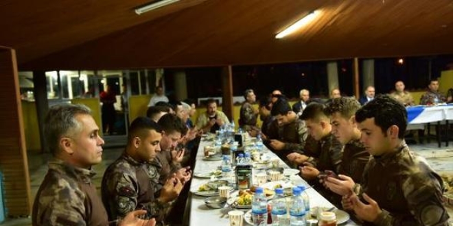 Afrin'den dönen özel harekatçılar iftarda buluştu