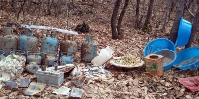 Kars'ta terör örgütüne yönelik operasyonda yaşam malzemesi ele geçirildi