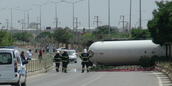 Kilis'te devrilen LPG tankeri korkuttu!