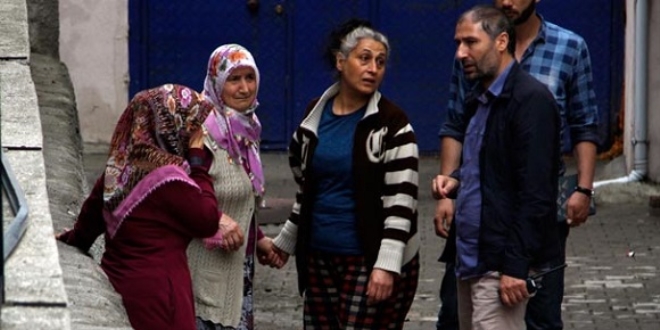 Apartman�n 6. kat�ndan d��en kad�n hayat�n kaybetti