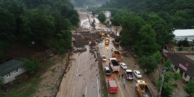 Bursa - Orhaneli heyelan nedeniyle yolu trafiğe kapandı