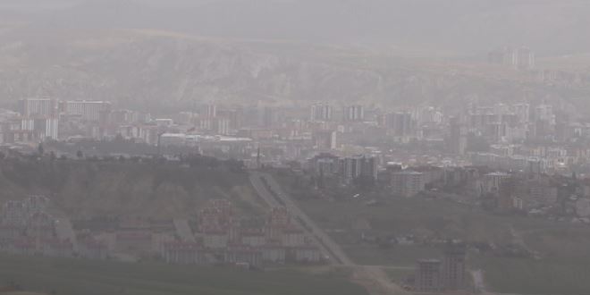Sivas'ta tozlu hava etkili oldu