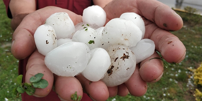 Samsun'a yumurta büyüklüğünde dolu yağdı