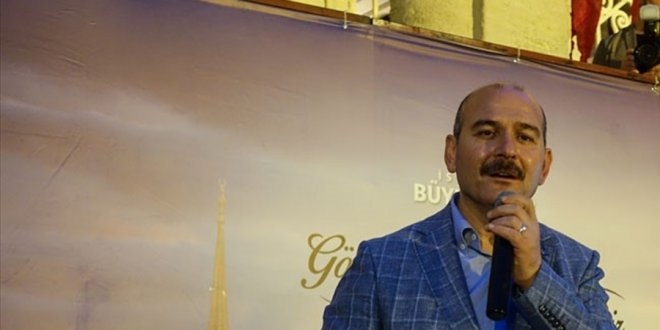 İçişleri Bakanı Soylu, sahurda taksi şoförleri ile bir araya geldi