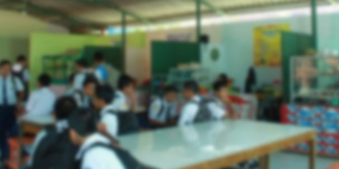 Kantinden aldığı çikolatanın içine iğne koyan öğrenciye öğretmenden ikaz