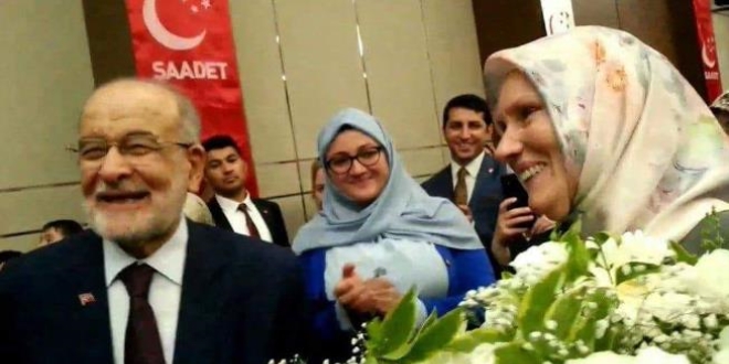 Karamollaoğlu'nun eşi ilk defa görüntülendi