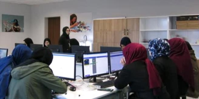 �mam Hatip ��rencilerine robotik e�itimi