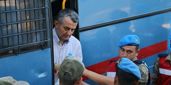 Siirt Valiliğini abluka altına almaya çalışan 11 darbeciye müebbet