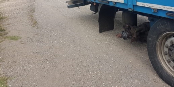 TIR'dan kopan lasti�in �arpt��� ki�i hayat�n� kaybetti