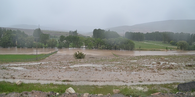 Kayseri'de saanak etkili oldu! Tarm arazilerini sel bast