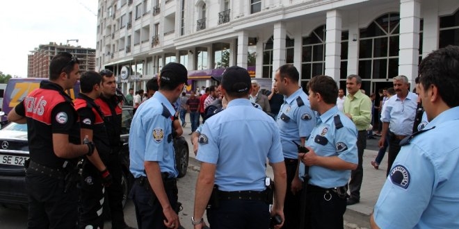 Erzurum'da bıçaklı kavga: 1'i polis, 5 yaralı