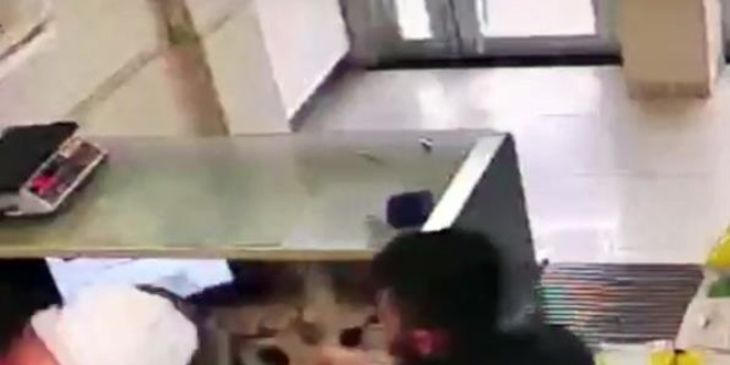 PTT çalışanına tekme tokat dayak kamerada
