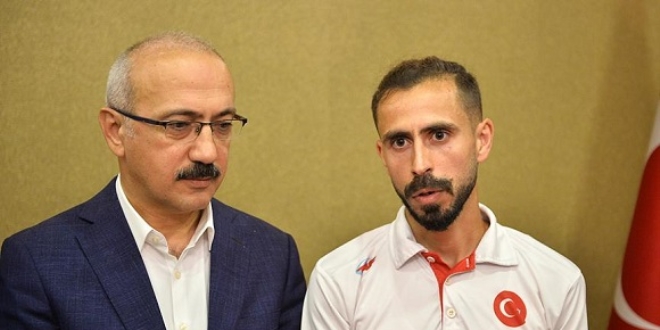 15 Temmuz �ehitleri i�in 1050 kilometre ko�acak