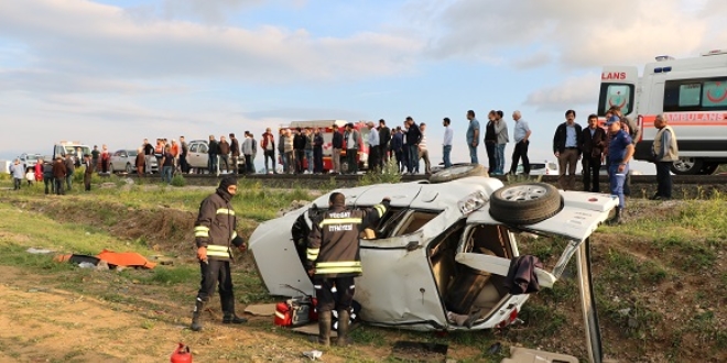 Yozgat'ta otomobil şarampole devrildi: 3 ölü